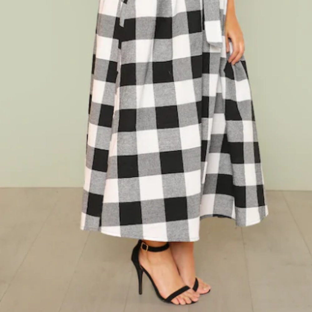 Gingham round neck Maxi tie belt dress🆕💖 - Picture 7 of 8